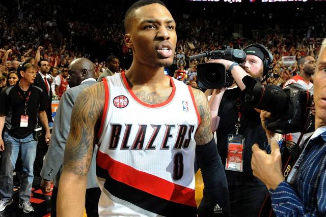 王哲林糟糕表现惹怒全国球迷 被骂上热搜第一